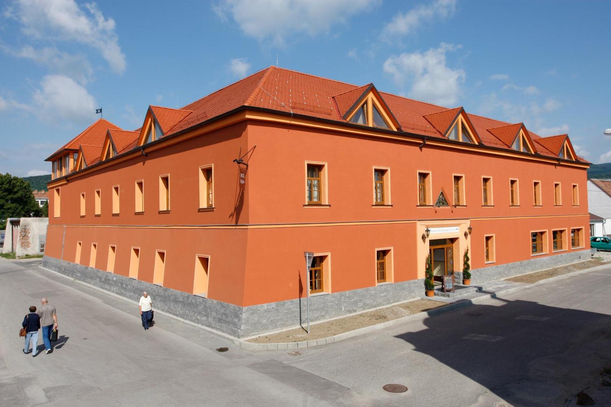 Hotel Majolika Modra Extérieur photo