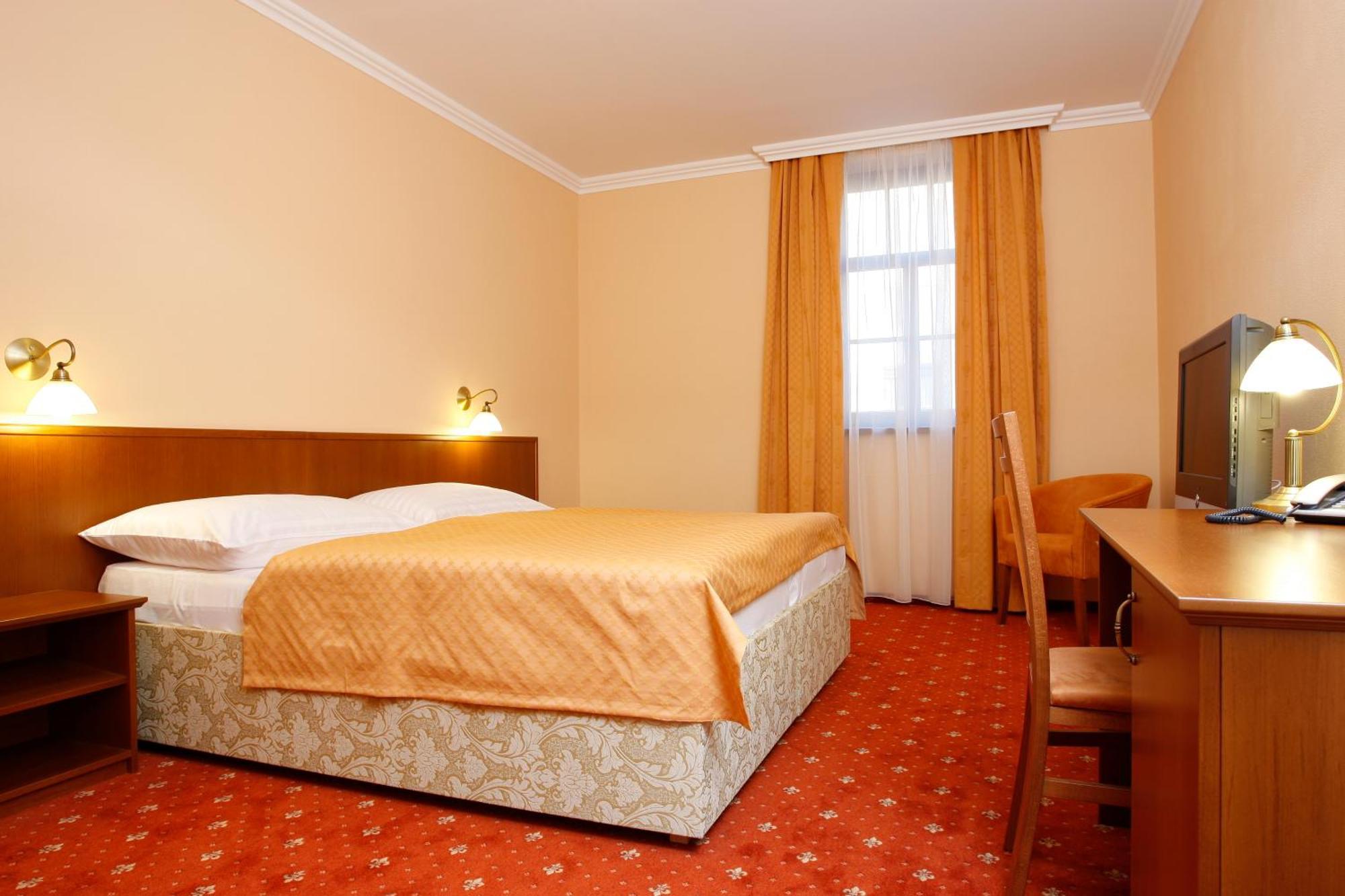 Hotel Majolika Modra Extérieur photo