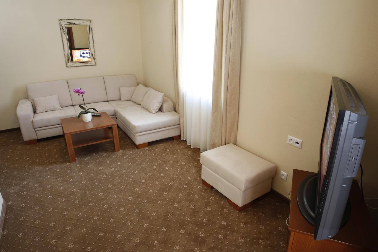 Hotel Majolika Modra Extérieur photo